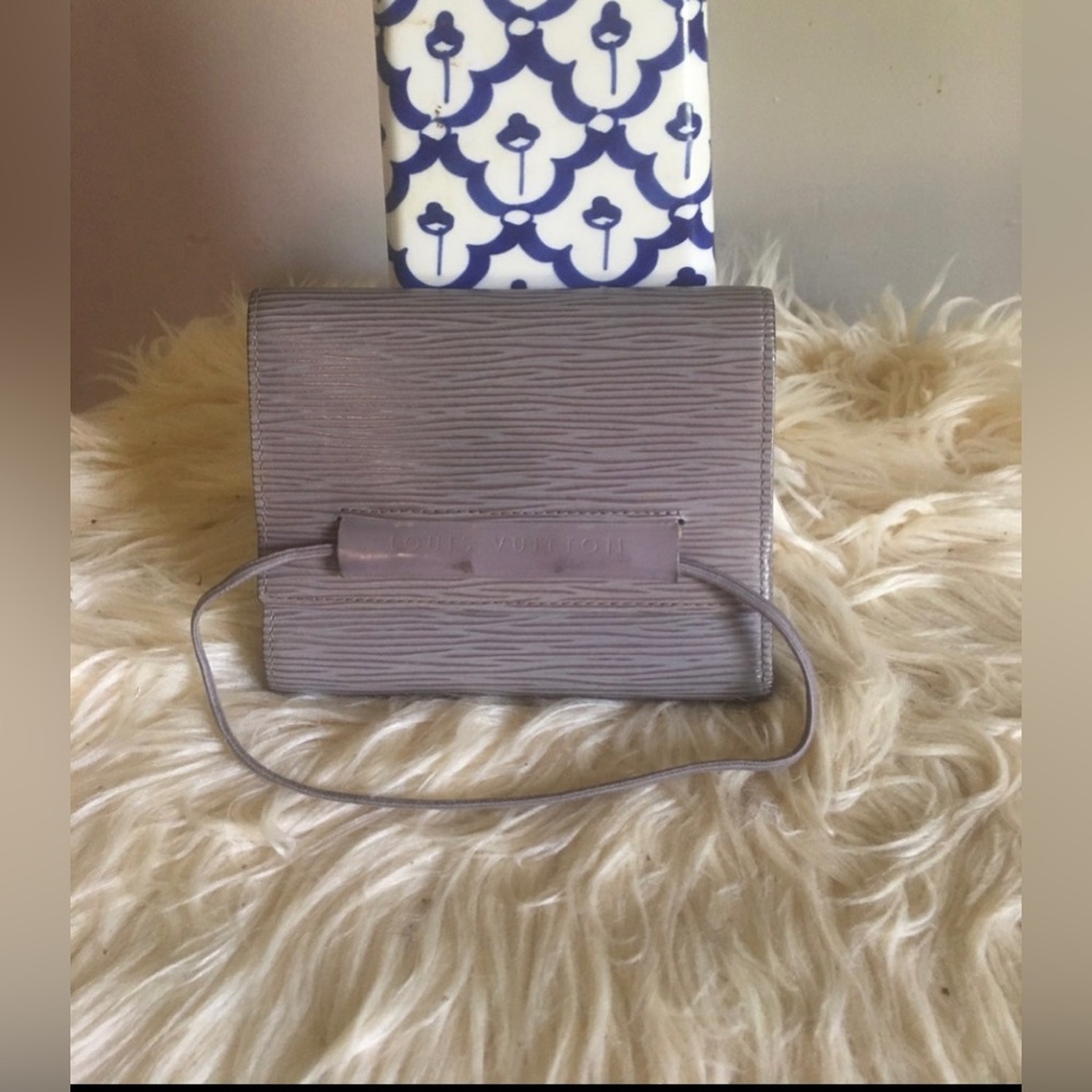 Louis Vuitton Grey Epi Portefeuille Elastic Tri Fold
Wallet